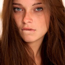 Eve Otele Gelen Escort Peri